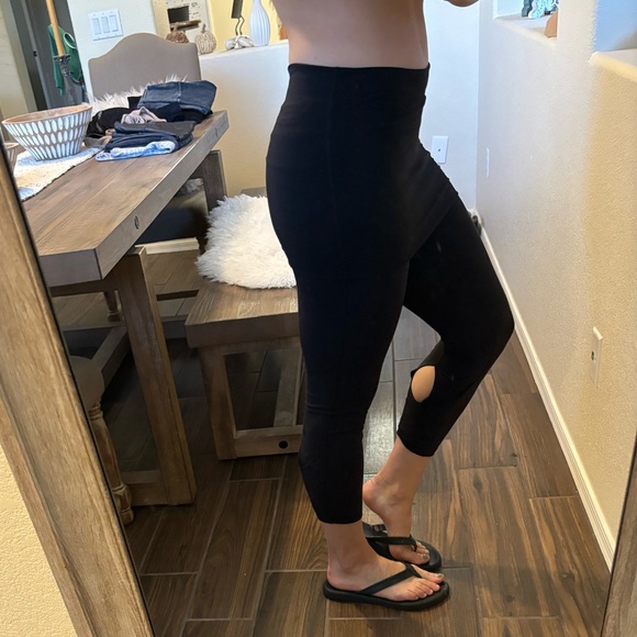 SZ 6 Lululemon fold down leggings - Picture 3 of 3